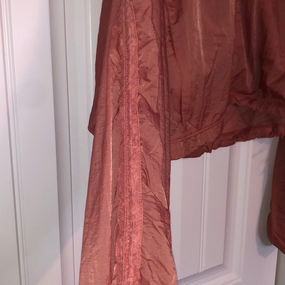 Cropped rain jacket - Picture 3 of 6